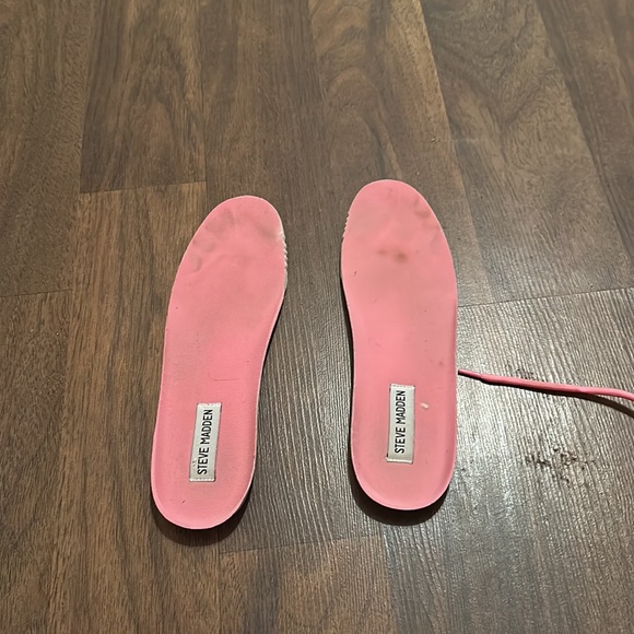 Maxima R Steve Madden Tennis Shoes - Picture 9 of 9